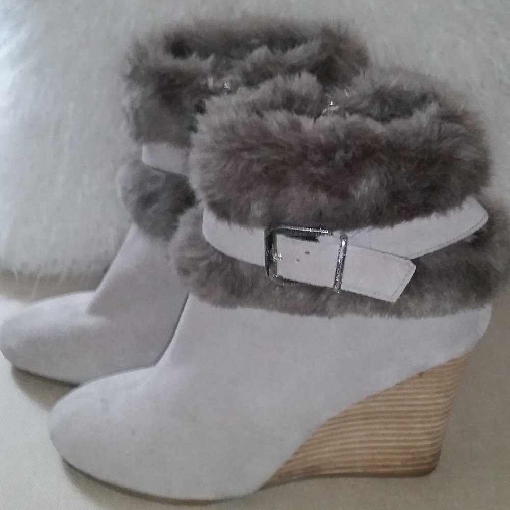 Victoria's Secret  light grey suede wedge booties w/faux fur NWOT - Picture 2 of 7